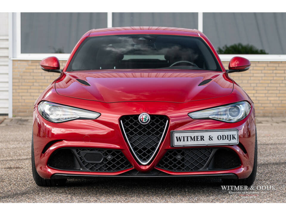 Image 21/49 de Alfa Romeo Giulia Quadrifoglio (2017)