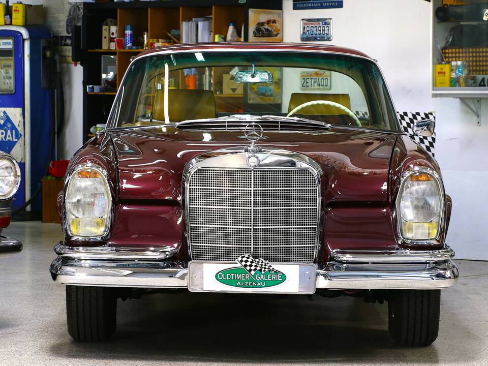 Bild 2/39 von Mercedes-Benz 220 SE b (1964)