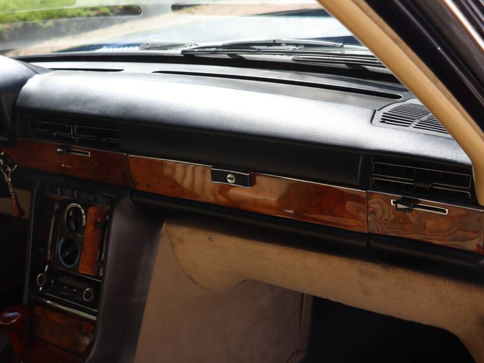 Image 32/57 de Mercedes-Benz 450 SEL 6,9 (1977)