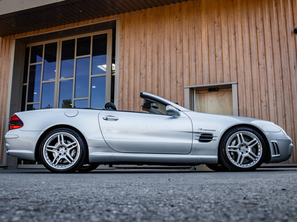 Image 3/50 of Mercedes-Benz SL 55 AMG (2006)