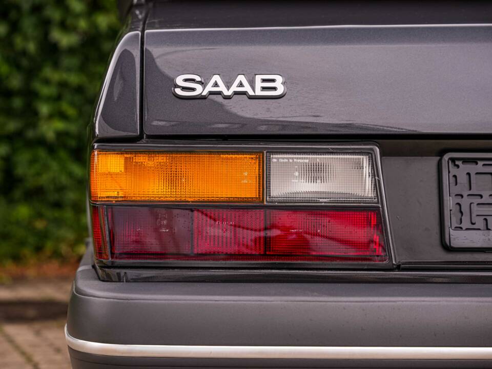 Image 31/89 of Saab 900 Turbo S 16V (1993)