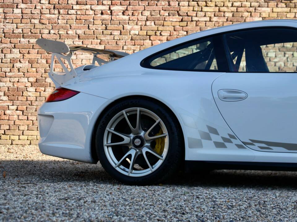 Image 19/50 de Porsche 911 GT3 RS (2010)