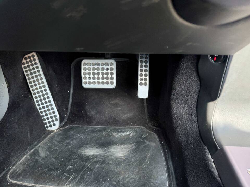 Bild 25/30 von Aston Martin DB 9 (2009)
