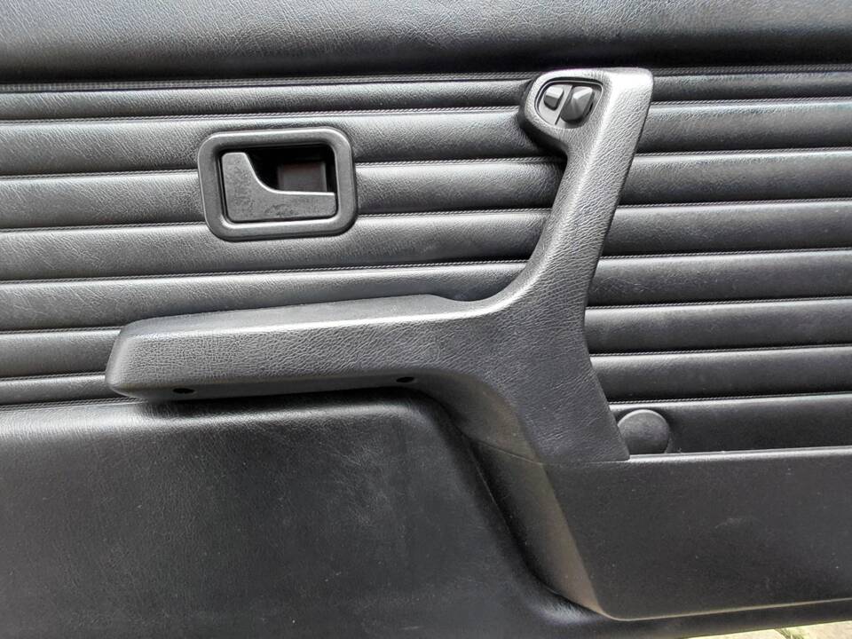 Immagine 11/53 di BMW 320i (1989)