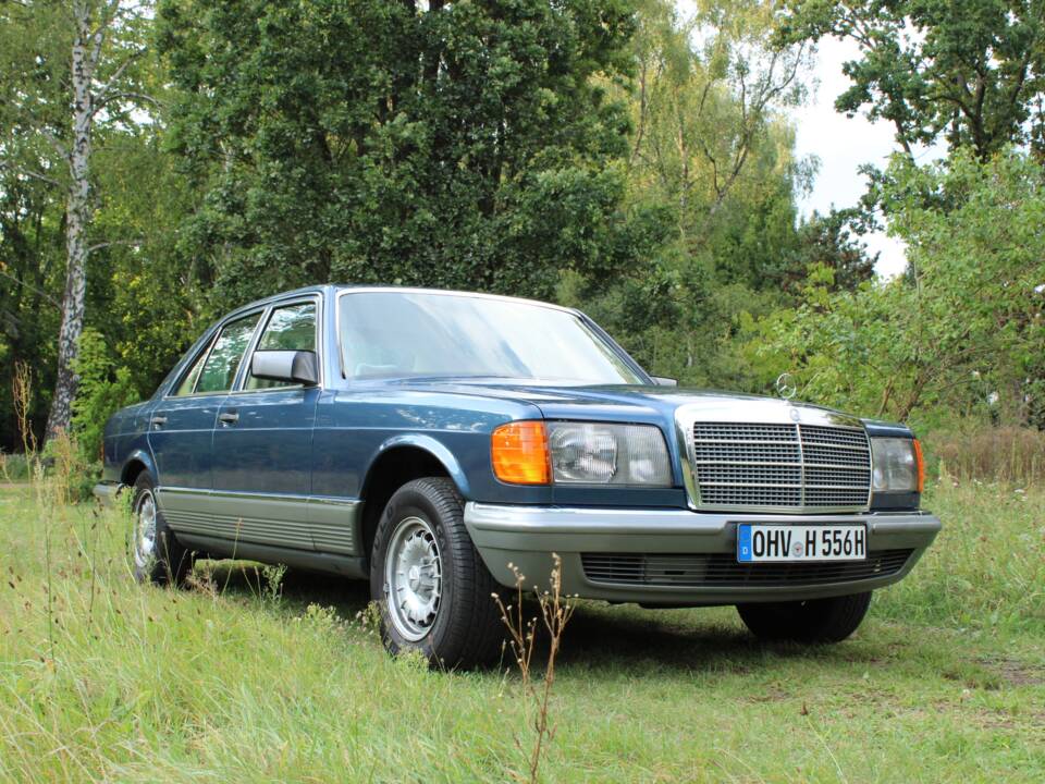 Image 2/70 of Mercedes-Benz 500 SE (1984)