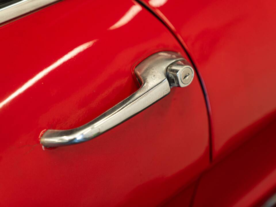 Image 14/50 of Alfa Romeo 1600 Spider (1972)