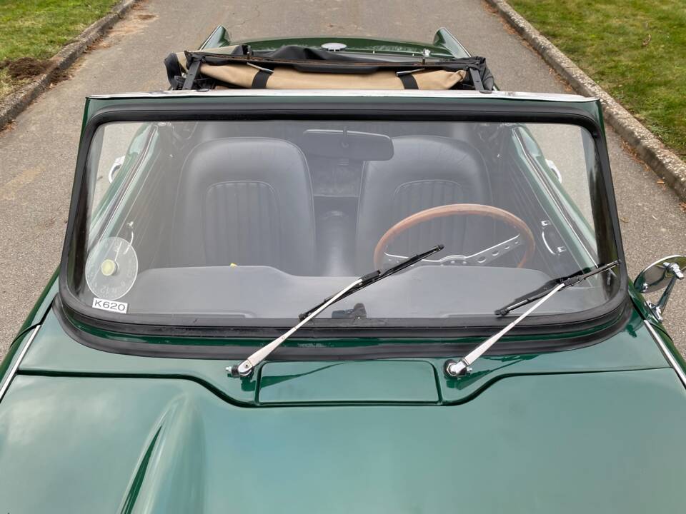Image 29/66 of Triumph TR 4 (1964)