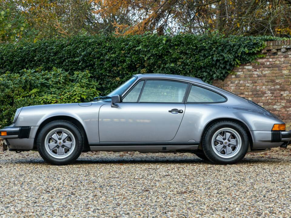 Immagine 28/50 di Porsche 911 Carrera 3.2 "25 years 911" (1988)
