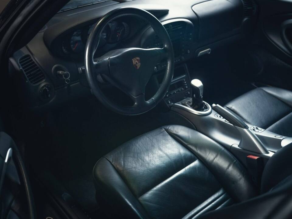 Bild 5/15 von Porsche 911 Carrera 4S (2003)