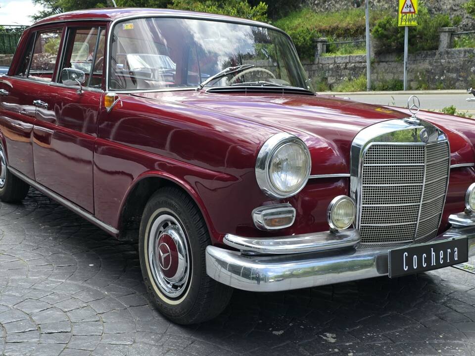 Image 6/21 of Mercedes-Benz 200 D (1968)