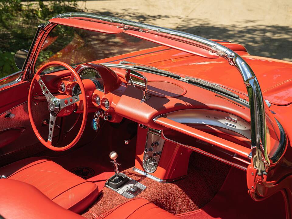 Image 34/51 of Chevrolet Corvette (1960)