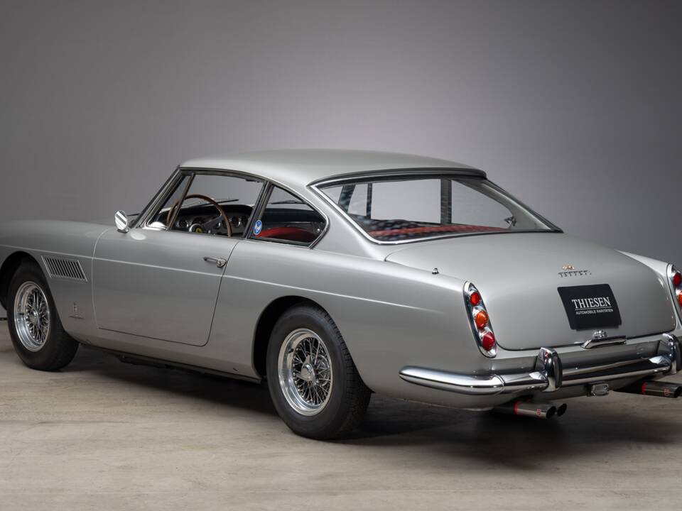 Image 9/29 of Ferrari 250 GTE (1961)
