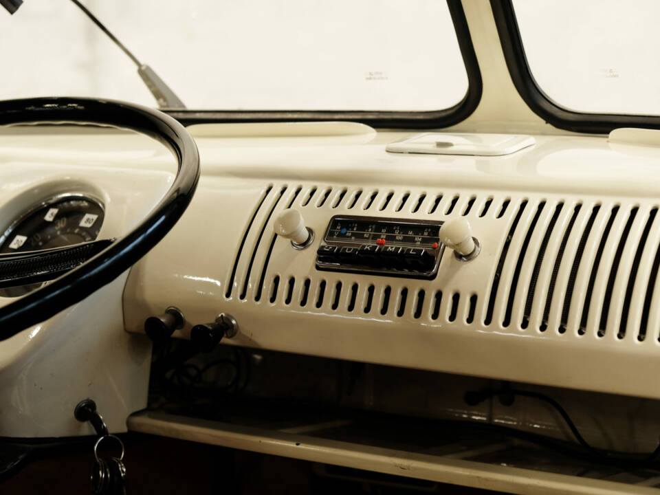 Immagine 8/24 di Volkswagen T1 camper (1960)