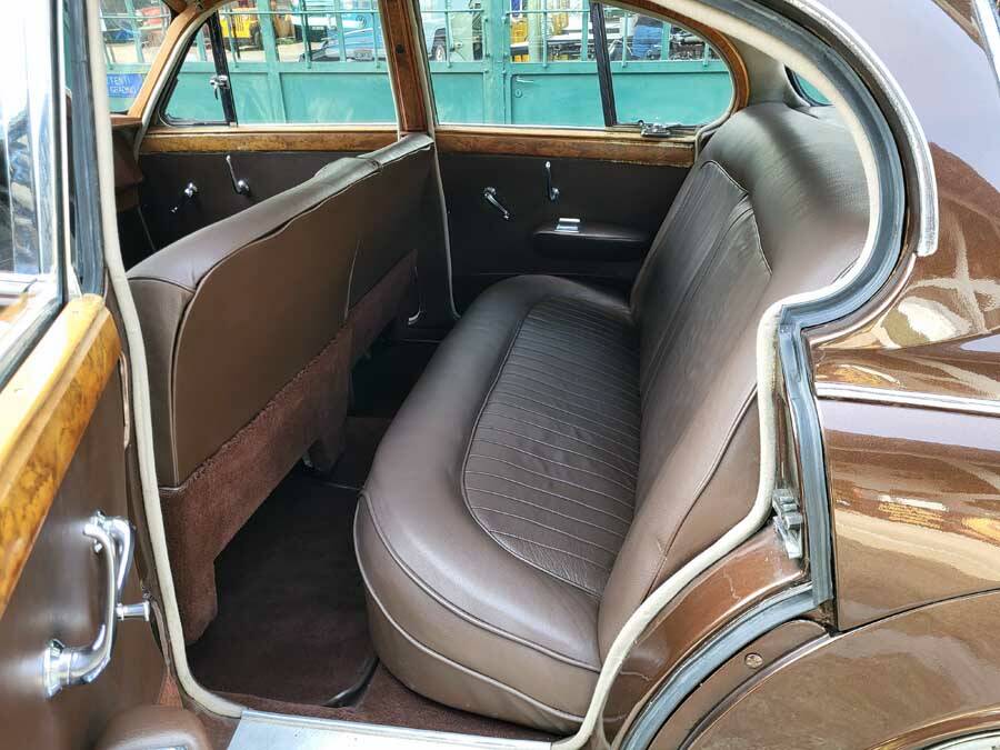 Image 21/42 of Jaguar Mk II 2.4 (1964)