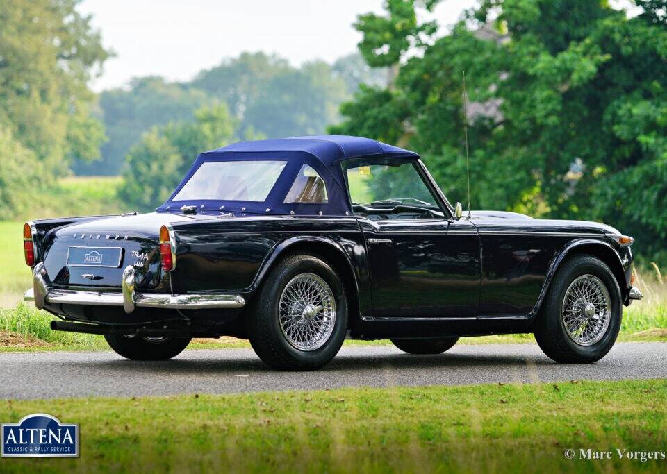 Imagen 17/36 de Triumph TR 4A IRS (1966)