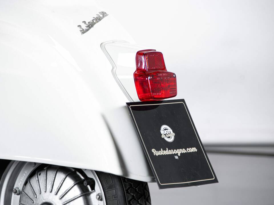 Image 15/49 de Piaggio Vespa 50 SS (1966)