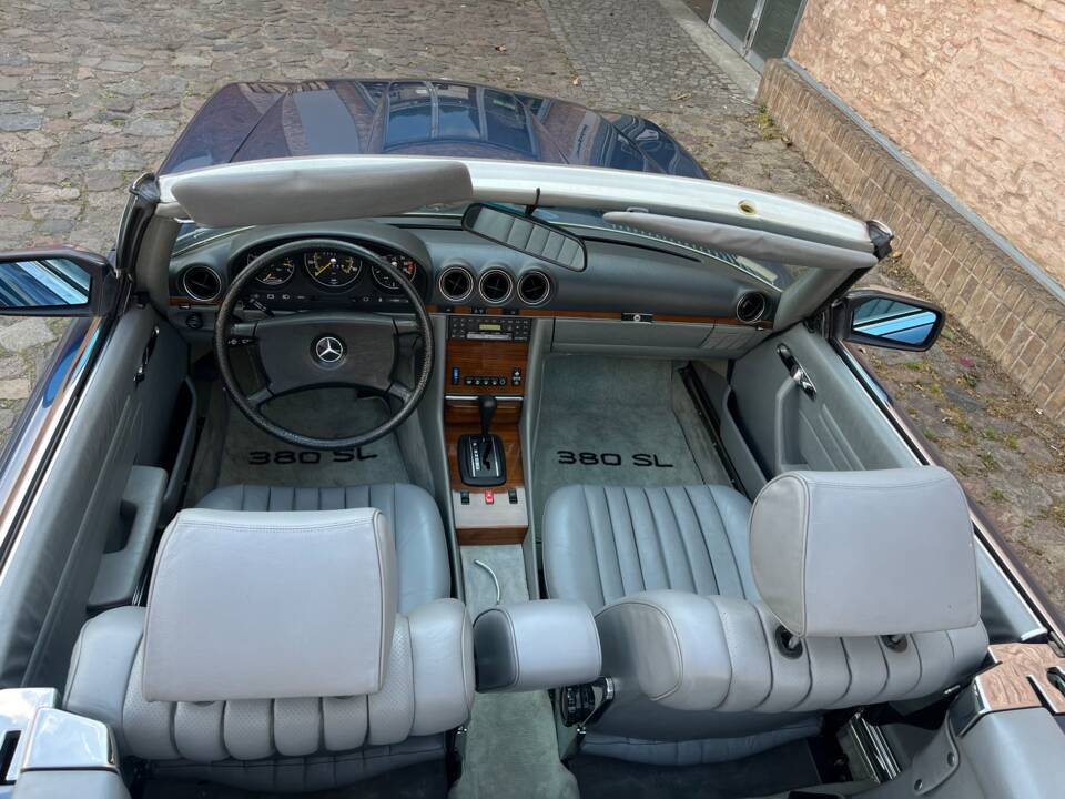 Afbeelding 114/146 van Mercedes-Benz 380 SL (1982)