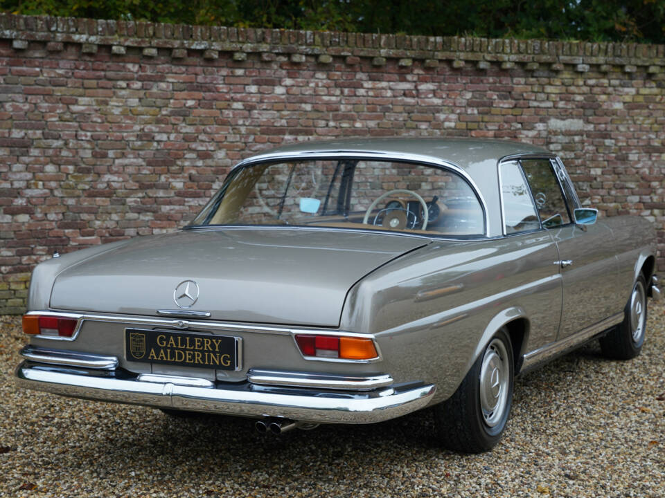 Image 25/50 of Mercedes-Benz 280 SE (1968)