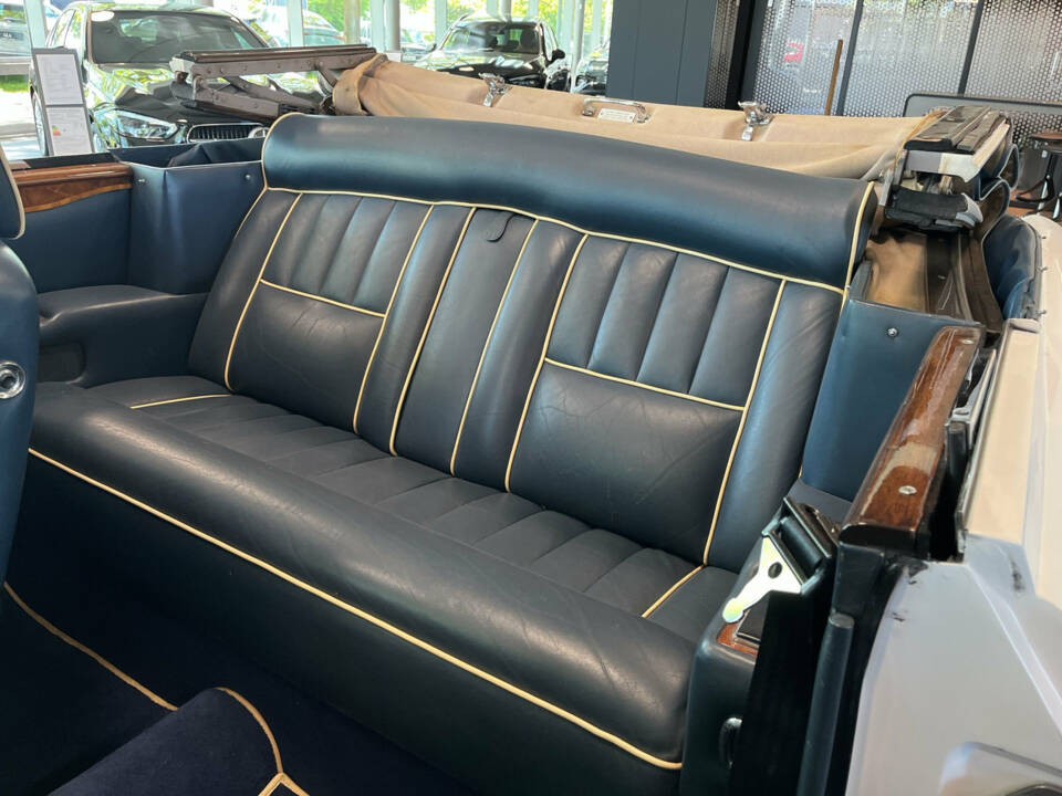 Image 6/23 of Rolls-Royce Corniche I (1984)