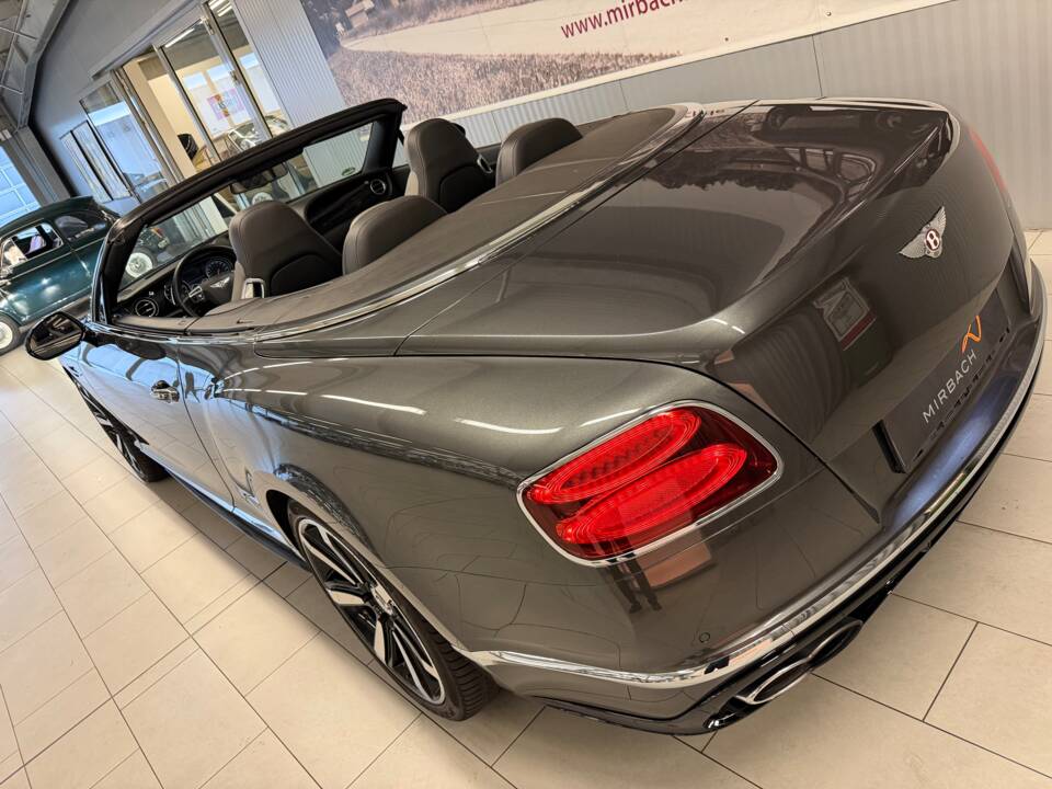 Image 14/22 of Bentley Continental GTC V8 S (2017)