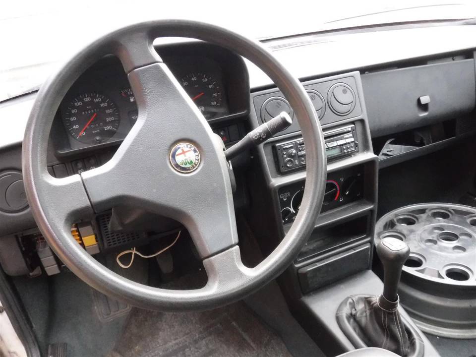 Image 32/33 de Alfa Romeo 33 - 1.3 Sportwagon (1993)