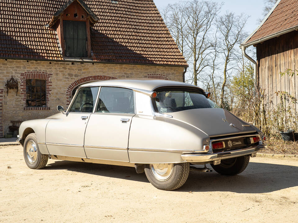 Image 6/53 of Citroën DS 23 Pallas (1972)