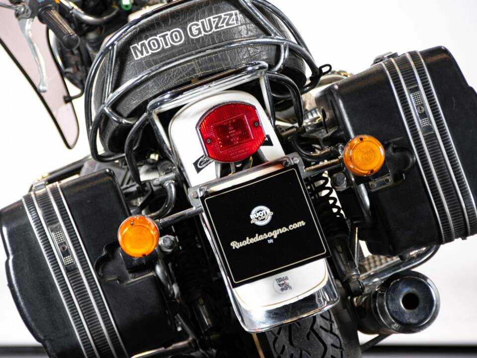 Image 29/44 de Moto Guzzi California II (1983)