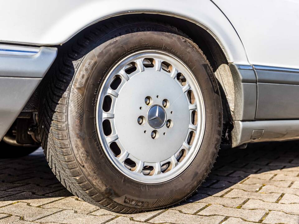 Image 71/175 of Mercedes-Benz 420 SE (1986)