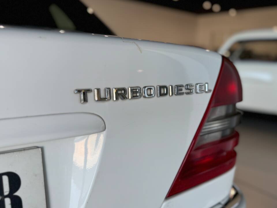 Image 23/42 of Mercedes-Benz C 250 Turbodiesel (1996)