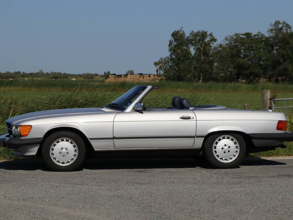Image 8/50 de Mercedes-Benz 560 SL (1988)
