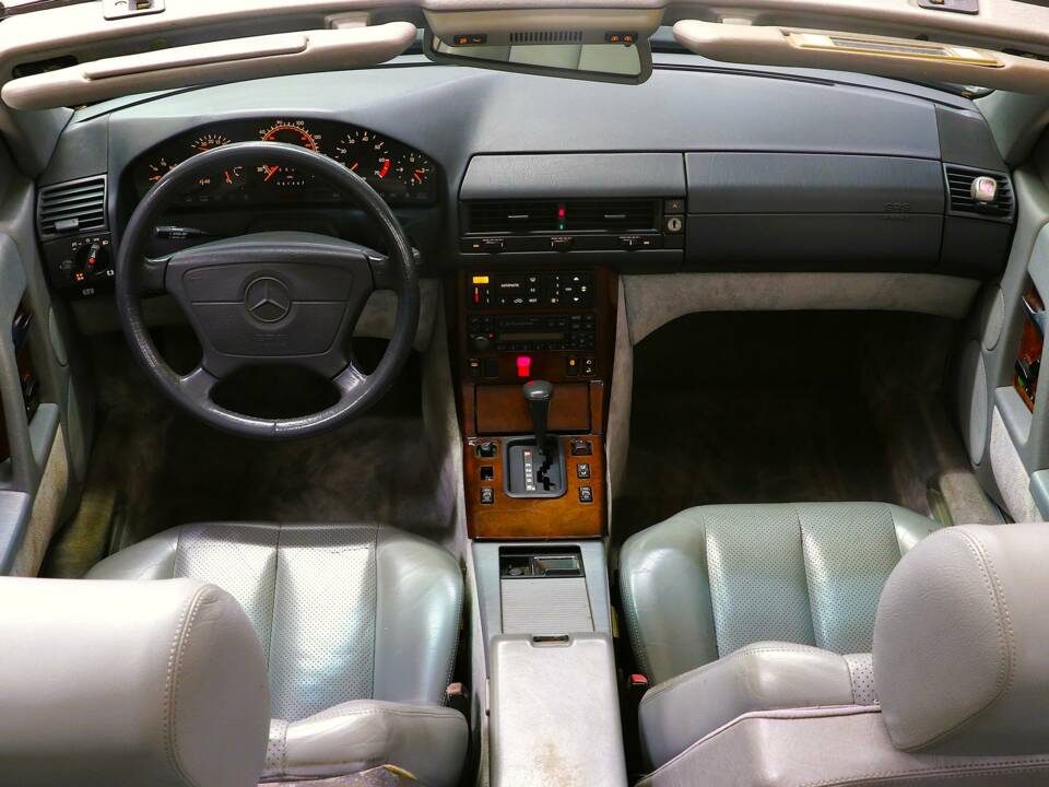 Image 15/27 of Mercedes-Benz SL 500 (1993)