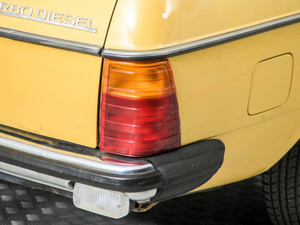 Bild 30/50 von Mercedes-Benz 300 TD Turbodiesel (1981)