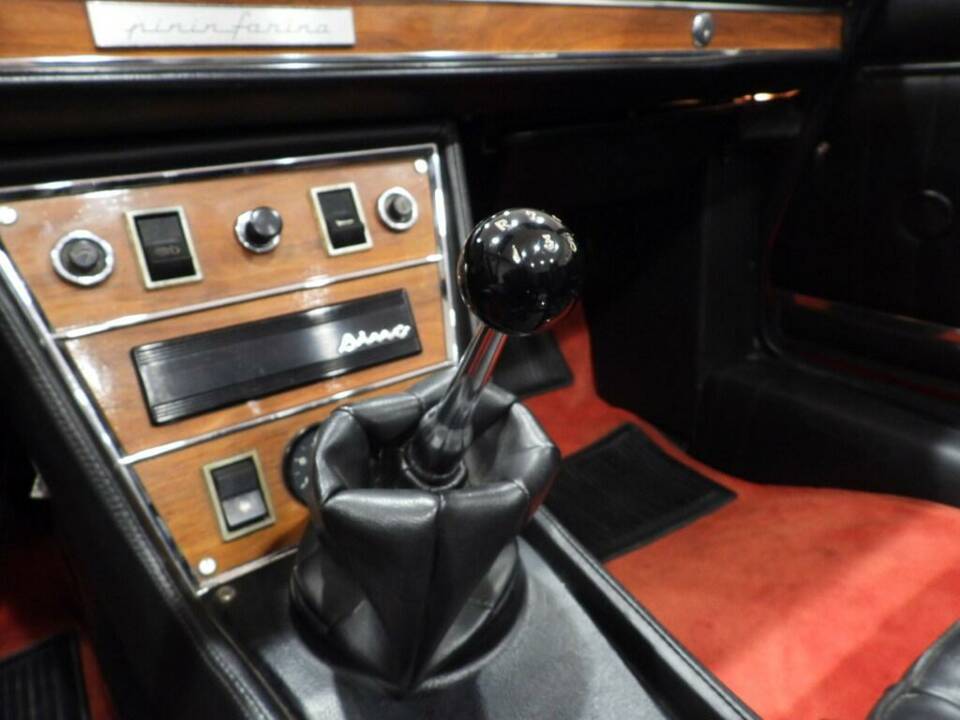 Image 8/15 of FIAT Dino 2400 Spider (1970)