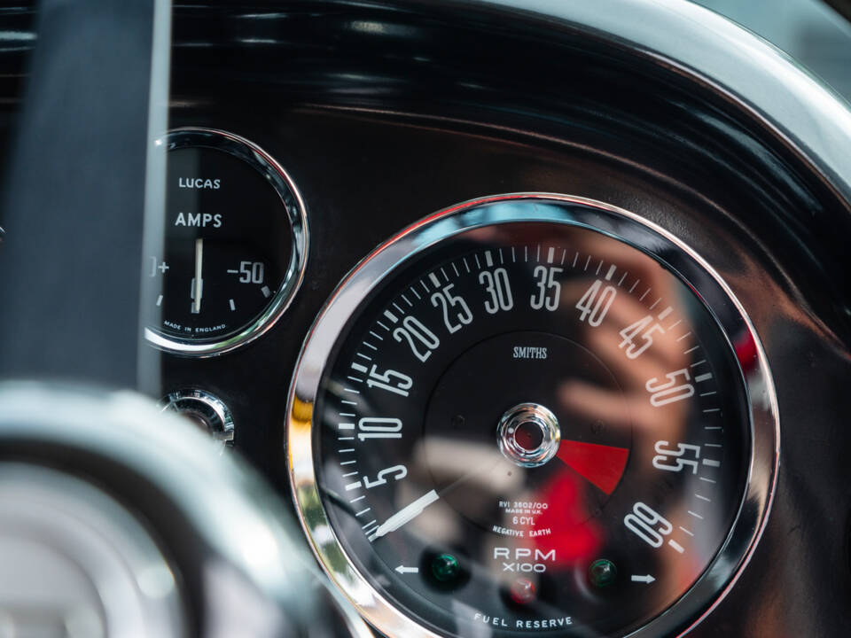 Imagen 25/49 de Aston Martin DB 6 Mk II (1970)
