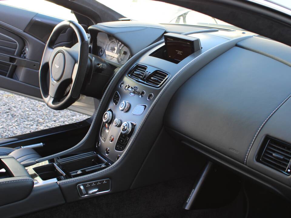 Bild 39/47 von Aston Martin DB 9 GT &quot;Bond Edition&quot; (2015)