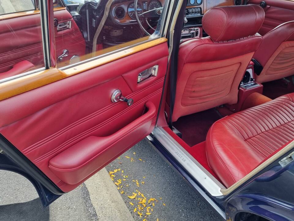 Immagine 22/29 di Jaguar XJ 6 4.2 (1972)