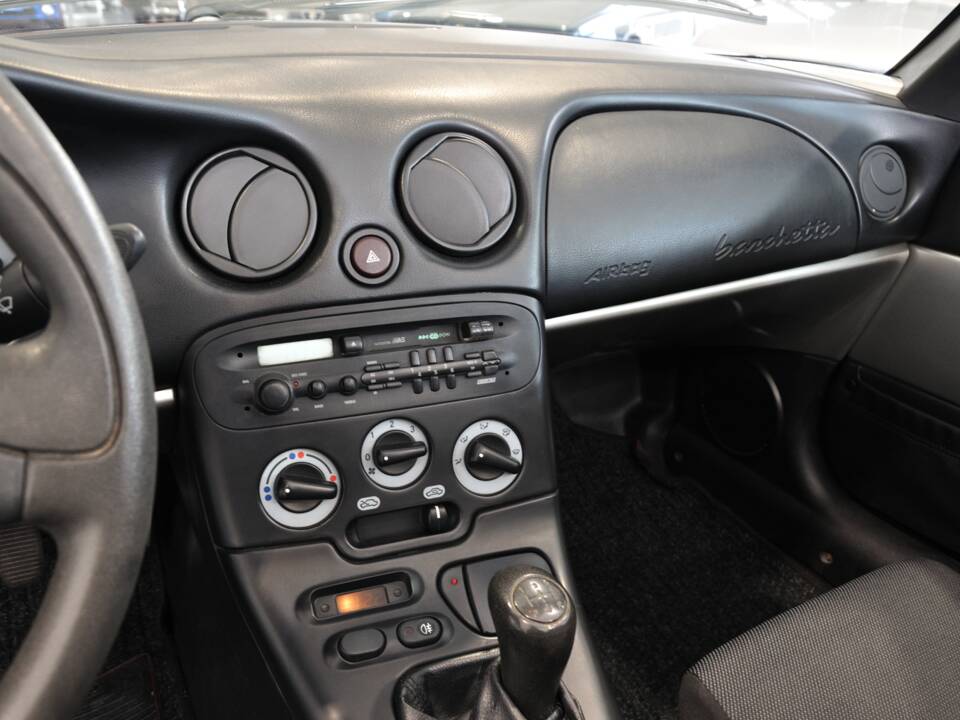 Bild 26/37 von FIAT Barchetta 1.8 16V (1998)