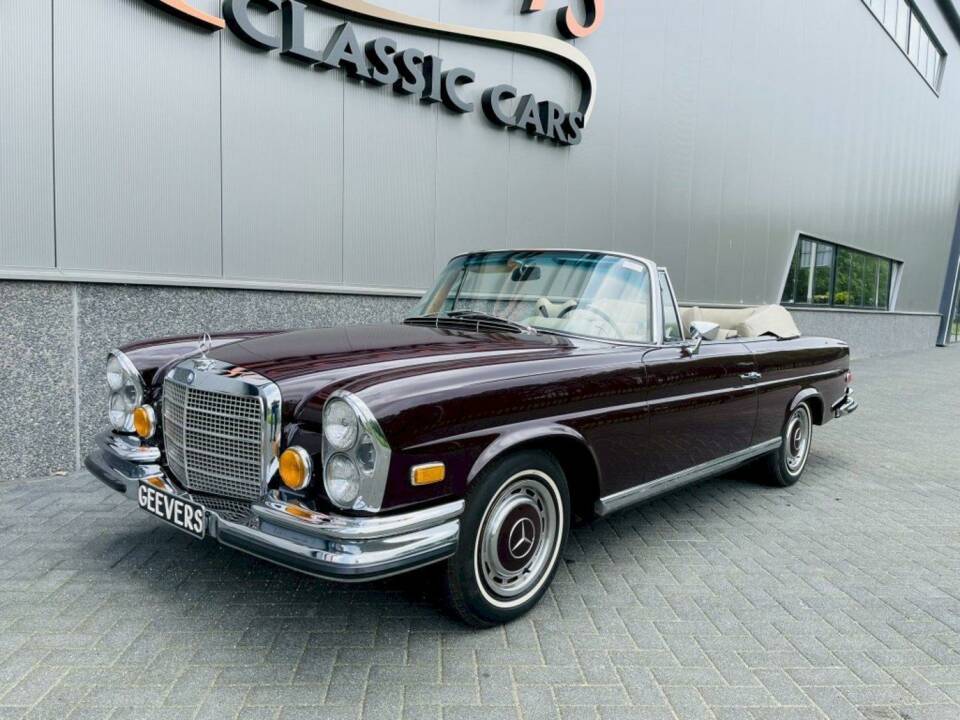 Image 3/36 de Mercedes-Benz 280 SE 3,5 (1971)