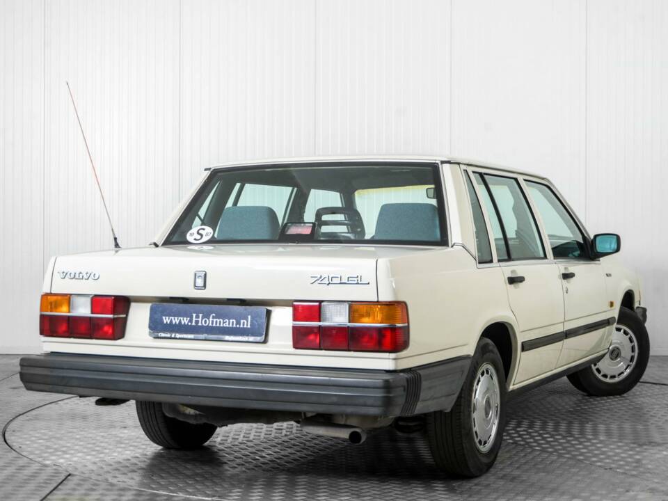 Image 40/50 of Volvo 740 GL (1987)