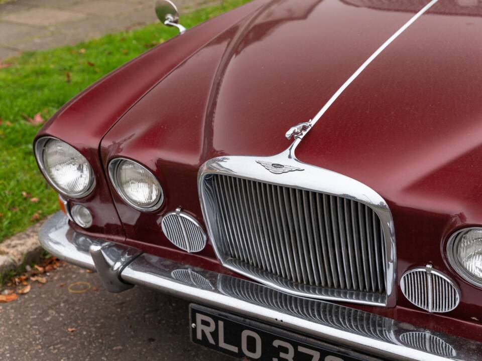 Image 22/37 of Jaguar Mk X 4.2 (1967)