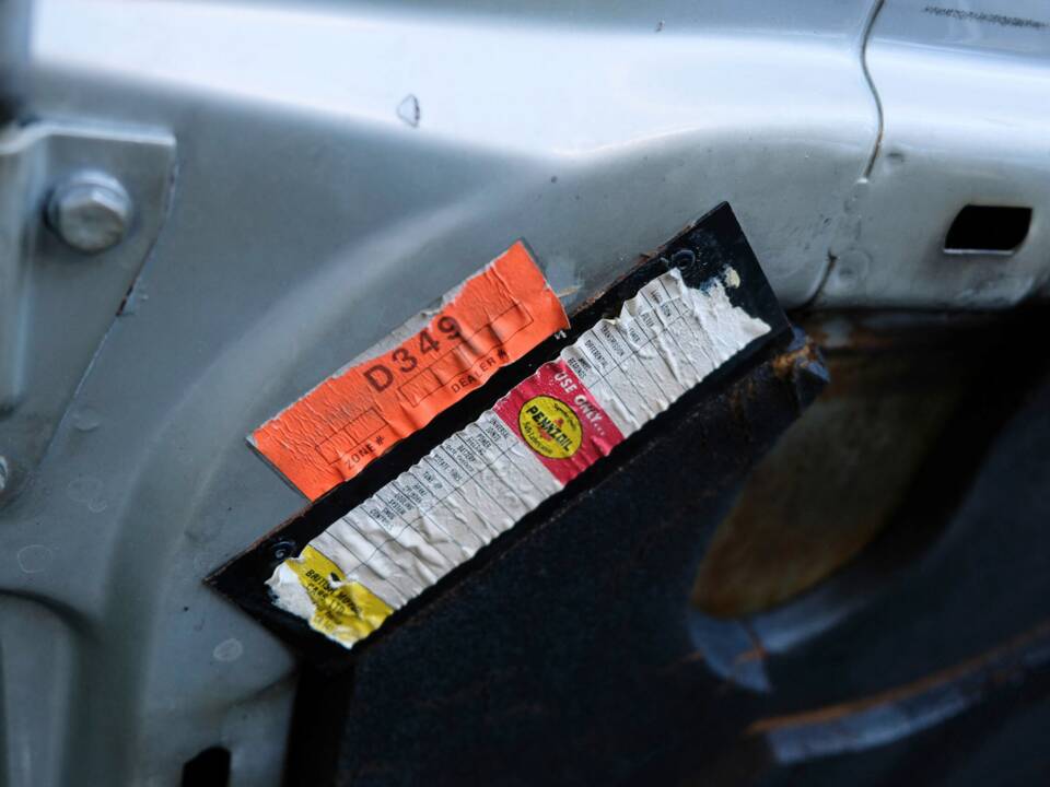 Image 35/47 of Jaguar XJ-SC 5.3 (1987)