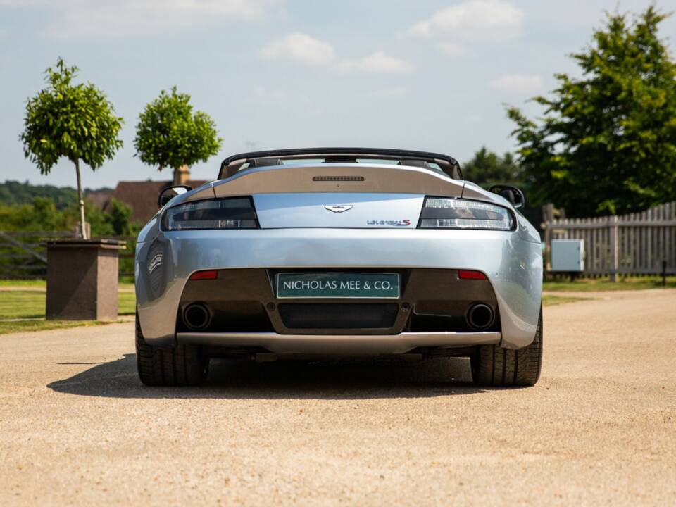 Image 40/50 of Aston Martin V12 Vantage S (2015)