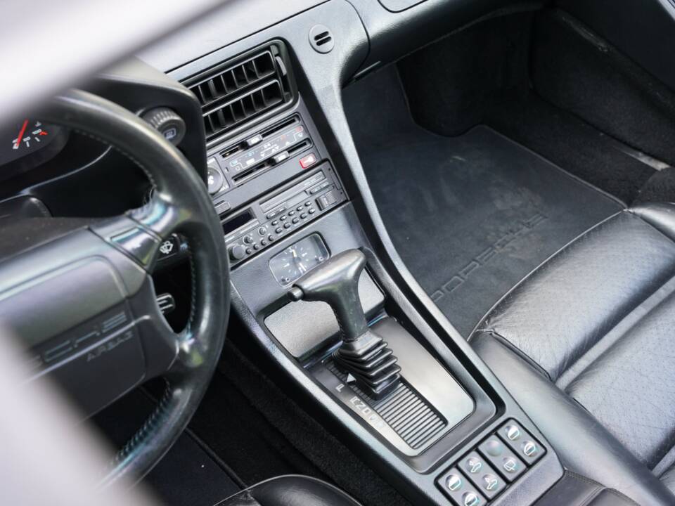 Image 32/50 of Porsche 928 GTS (1993)