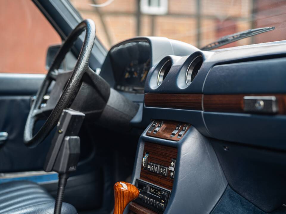 Bild 37/83 von Mercedes-Benz 300 D Turbodiesel (1983)