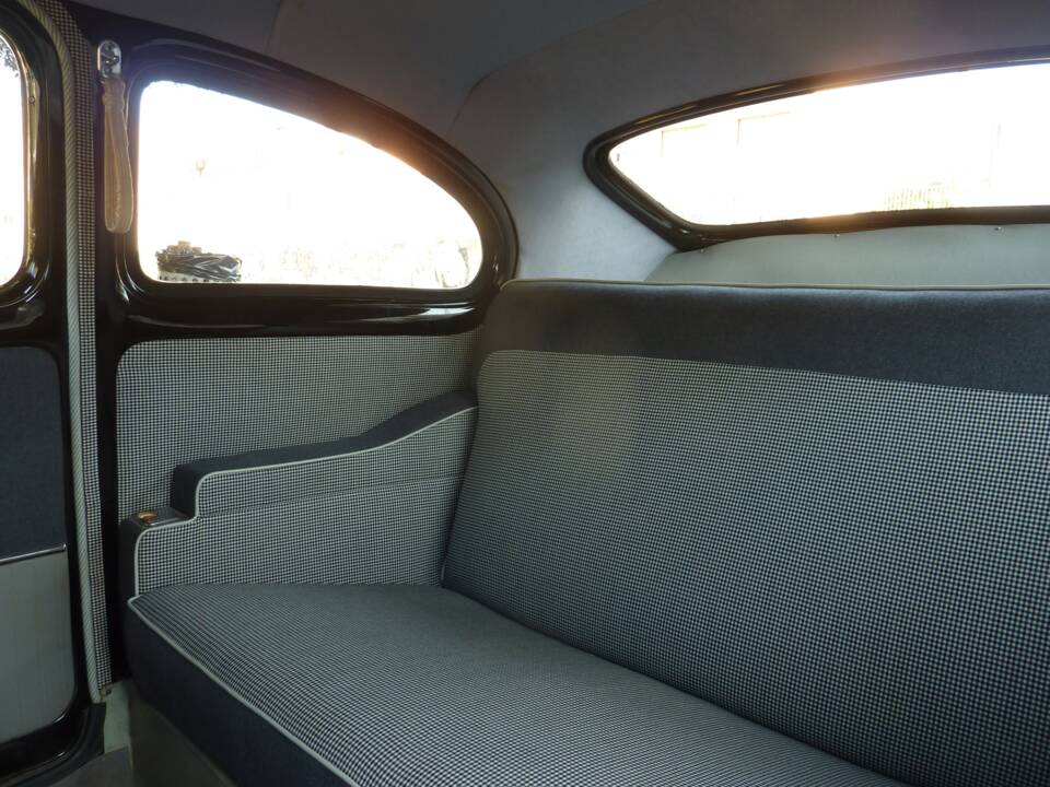 Image 14/50 de Volvo PV 444 (1956)