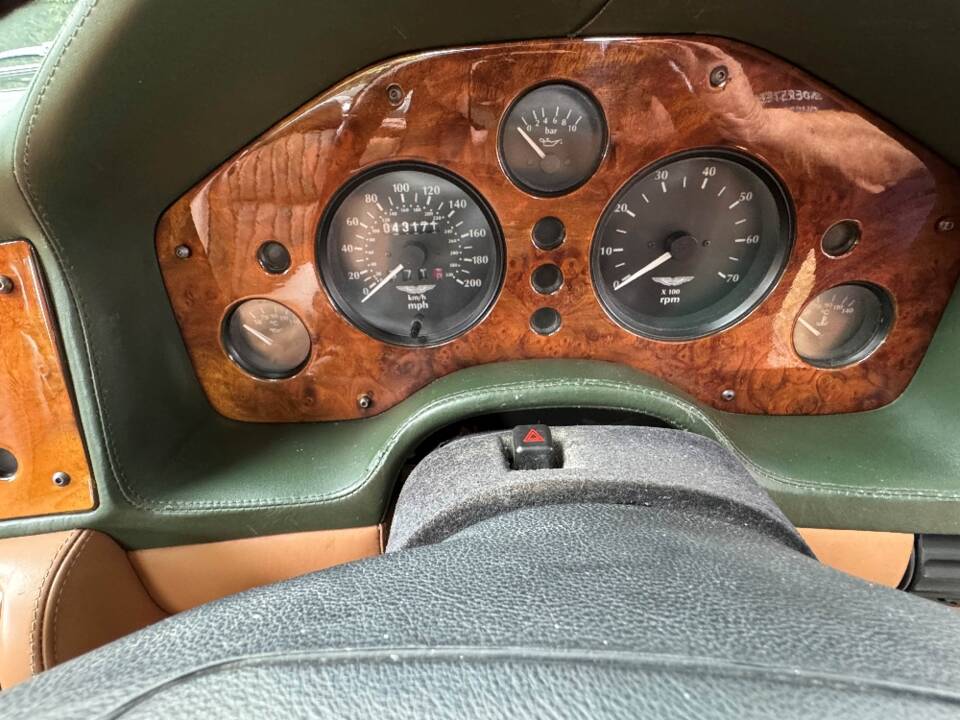 Image 27/30 of Aston Martin V8 Coupé (1996)