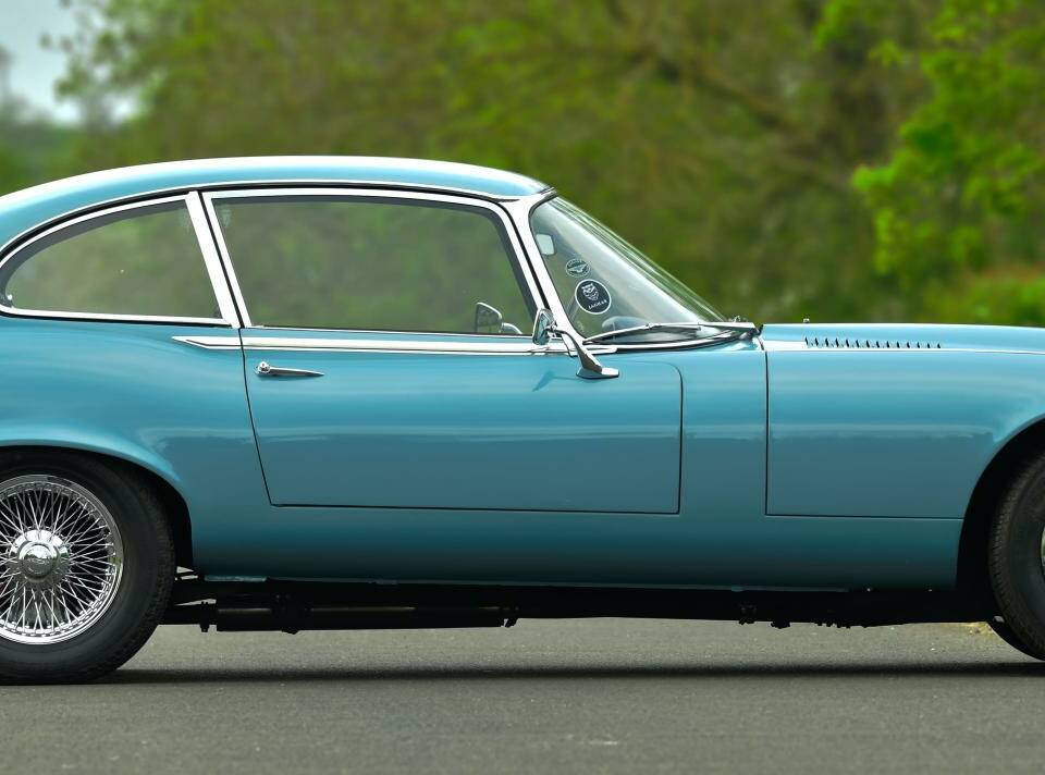 Image 8/50 de Jaguar E-Type V12 (2+2) (1972)