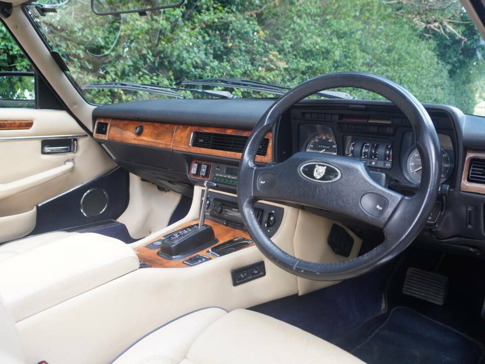 Image 8/20 of Jaguar XJS 5.3 V12 (1989)