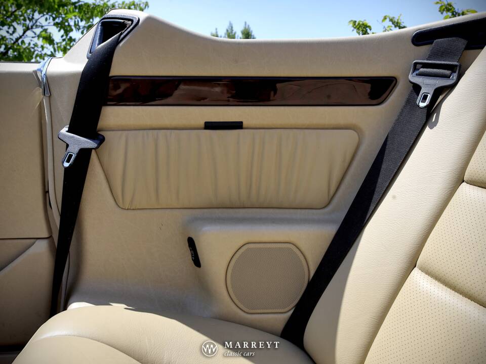 Bild 48/79 von Mercedes-Benz E 220 (1996)