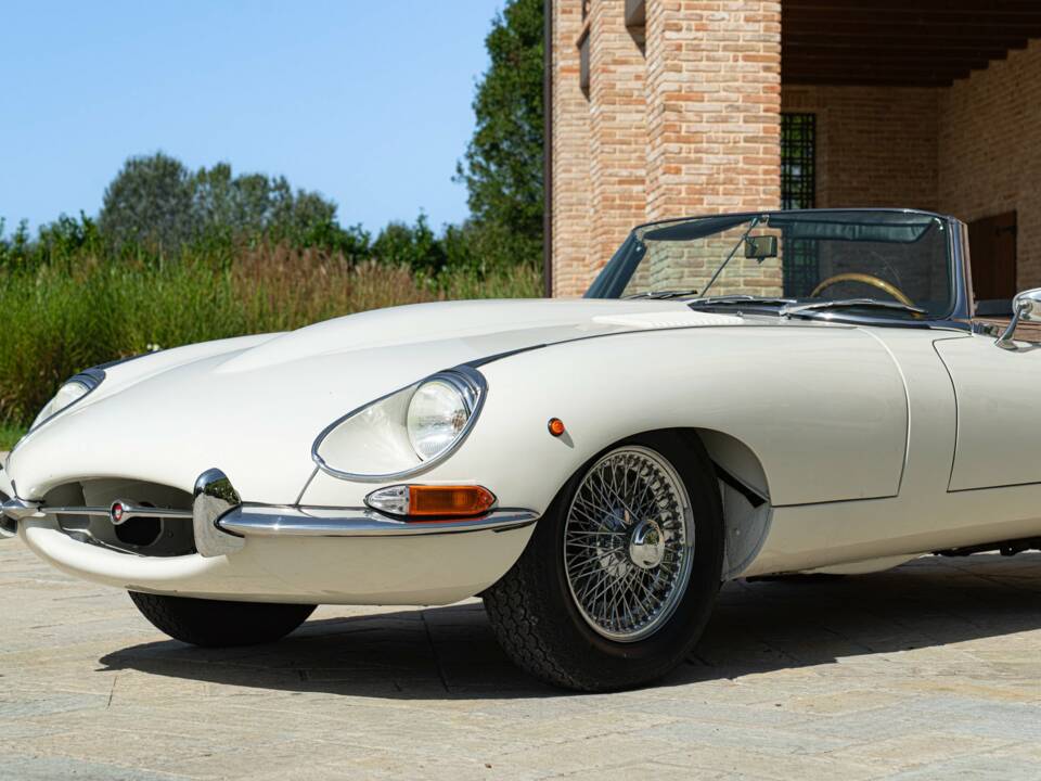 Bild 13/50 von Jaguar E-Type (1968)